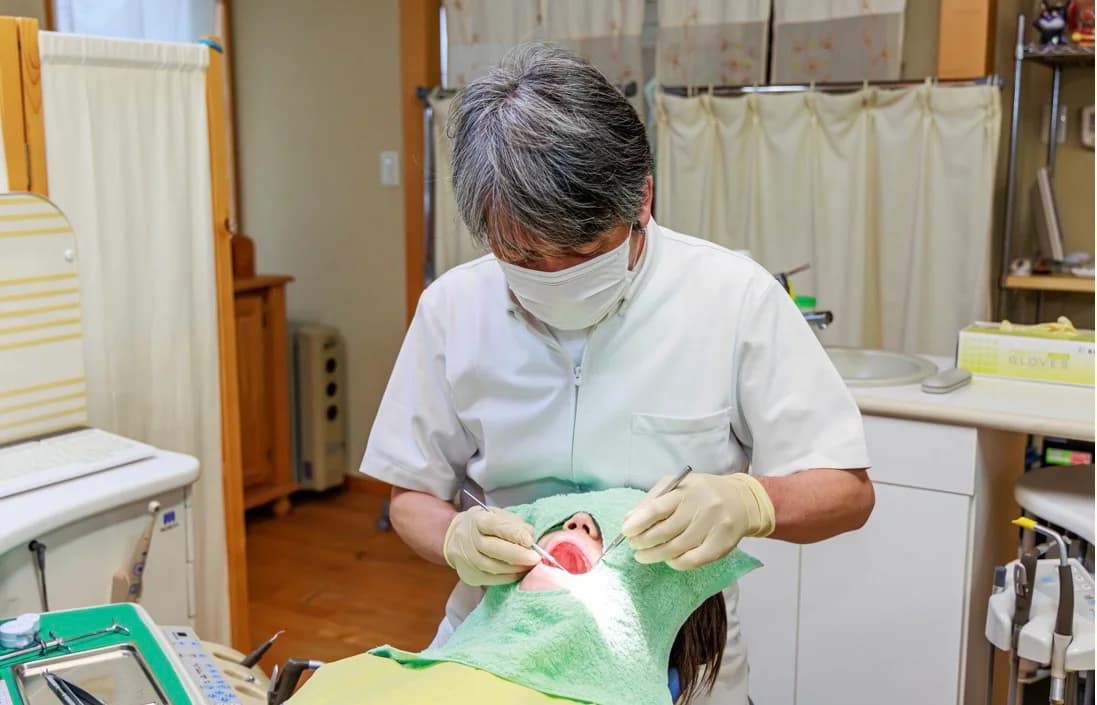 歯科治療の精密な様子